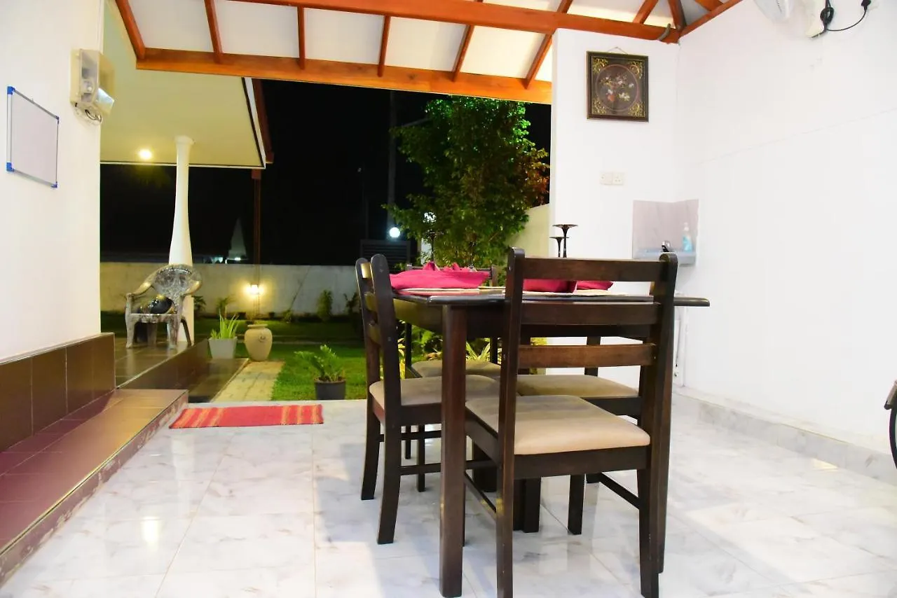 White Villa Airport Transit Hotel Katunayake 4*,