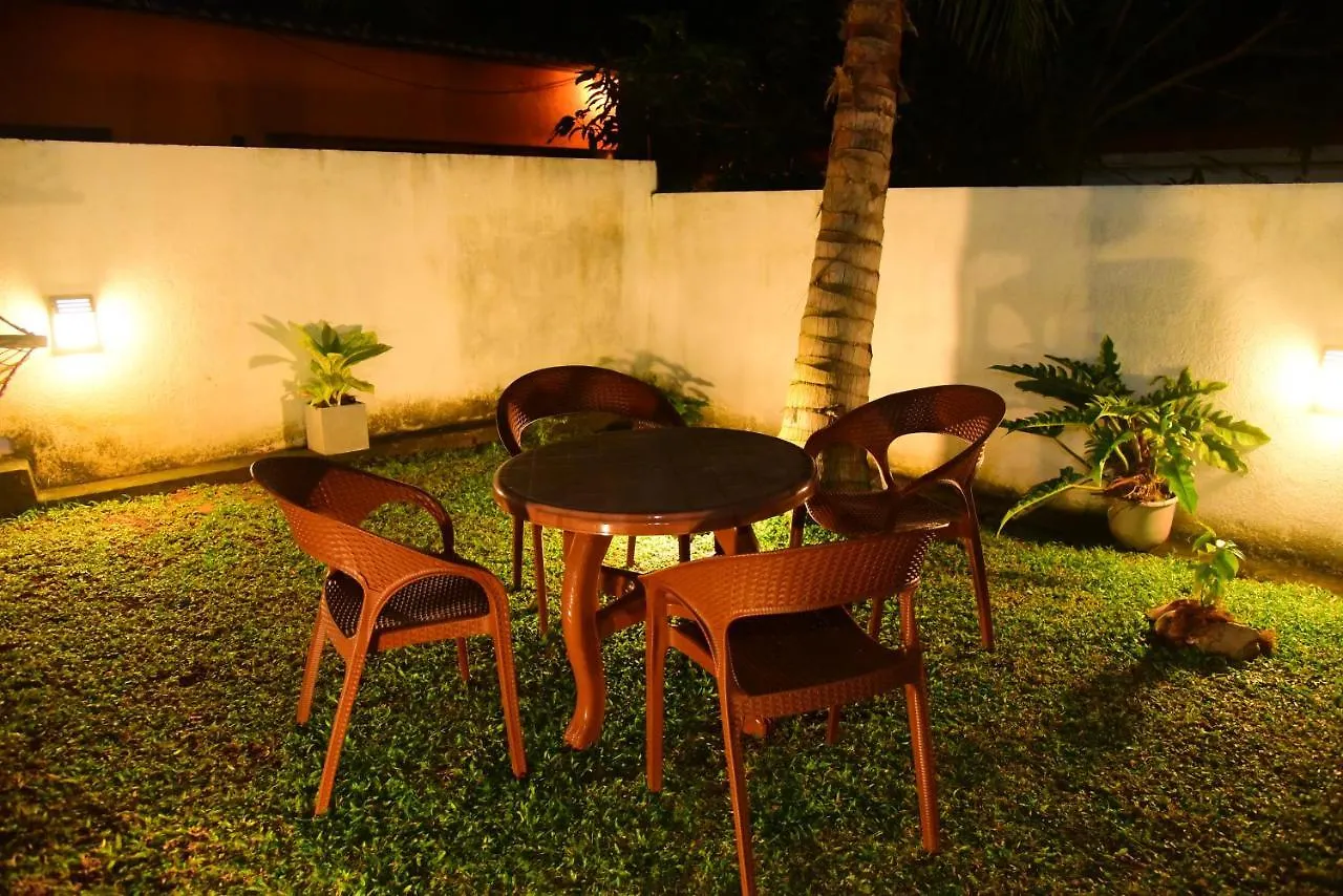 White Villa Airport Transit Hotel Katunayake Guest house