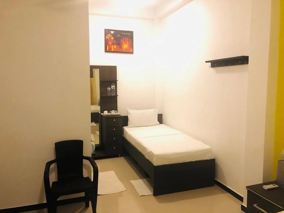 White Villa Airport Transit Hotel Katunayake 4*,  Sri Lanka